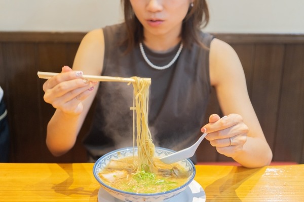 彡(ﾟ)(ﾟ)「ラーメン屋で人妻盗撮ｗ」彡(ﾟ)(ﾟ)（せや…！ブログにアップしたろ！！）