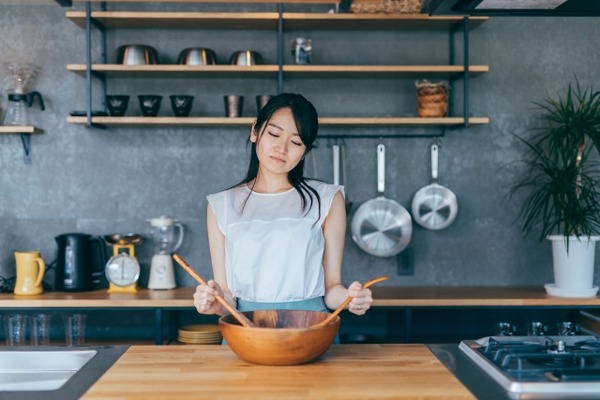 ヴィーガン女さん「サイゼリヤ行ったら私が食べれるメニューが一切なし、怒りでお腹いっぱい」→結果ｗｗｗｗ