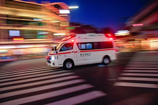 運転中新入社員「あっ！救急車来たから横に避けて…」ワイ上司「ドアホ！！」新入社員「？」