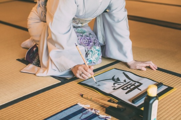 【画像】美人書道家(30)「こんなおばさんだけどいいの…？」