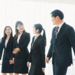 会社説明会「私服でokだよ！」大バカ「スーツで受けたろ！」