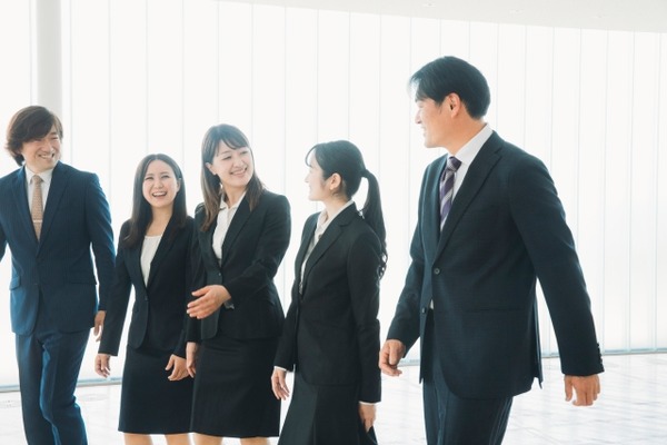 会社説明会「私服でokだよ！」大バカ「スーツで受けたろ！」