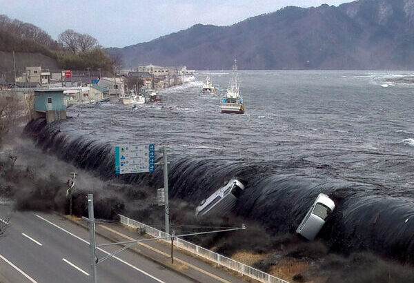 【3.11】彡(ﾟ)(ﾟ)「東北で震度7と大津波か…大したことないやろ…」ｹｰﾀｲﾎﾟﾁﾎﾟﾁ