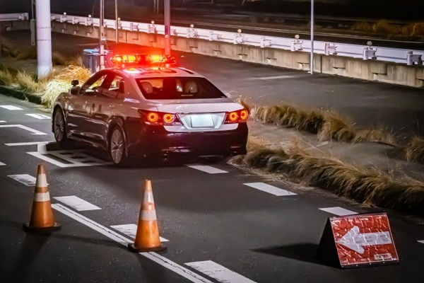 覆面パトカー「はい、そこのジムニー、左寄って～」僕「え、なんだ？スピード出してないのに。」友達（助手席）「あ！。」→結果・・・。