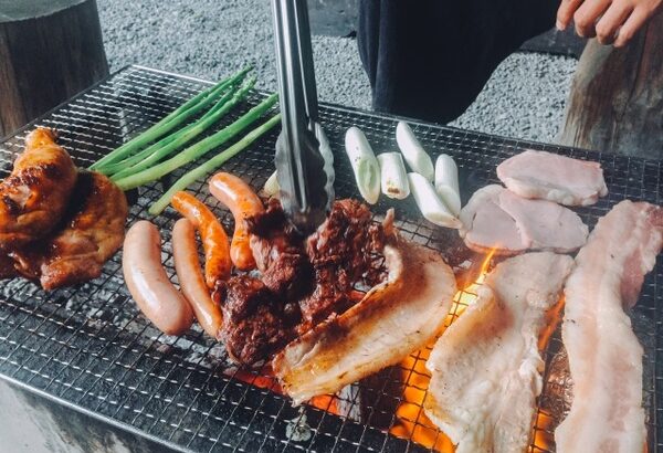 【画像】陽キャが海でBBQした結果→ご覧ください