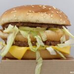 ビッグマックを50年間毎日食べ続けてギネス記録を達成した男性