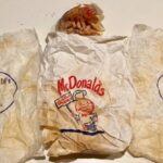 なんと！60年以上前のマクドナルド商品を壁の中で発見、ロゴが全然違っていた