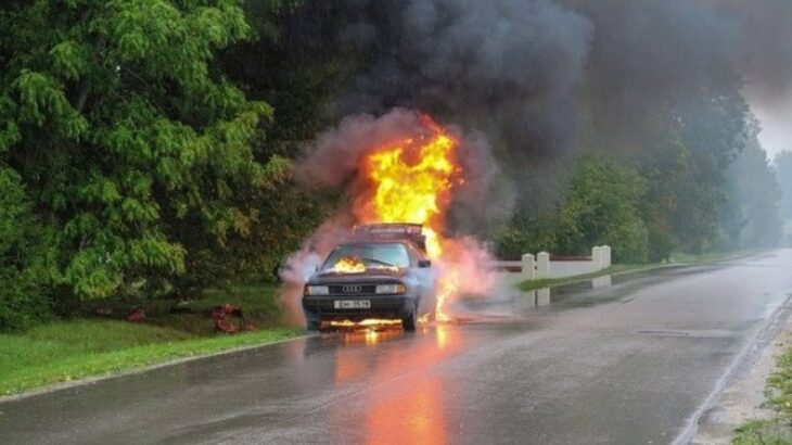 危機一髪の救出。突然爆発炎上した車の中から隣人を救った男性