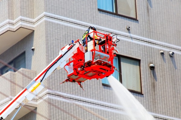 女さん「え、火事？逃げないといけないんですか？私タワマン高層階に住んでるんですけど！」ﾄｺﾄｺ…結果。。。