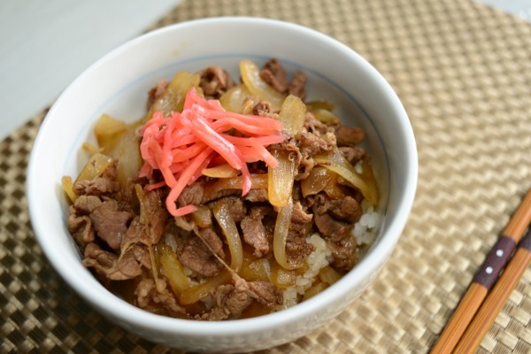 彡(ﾟ)(ﾟ)「牛丼特盛高くて買えないよぅ…、せや！並買って家でご飯炊いて足したろ！」→