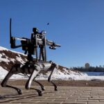 ロシア人が関与か？犬型ロボットにサブマシンガンを取りつけた射撃訓練の映像が投稿され波紋を呼ぶ