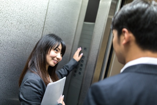 女先輩（38）「ベッド買ったけど組み立てられなくて…手伝ってくれない？」ワイ「いいっすよ！」→