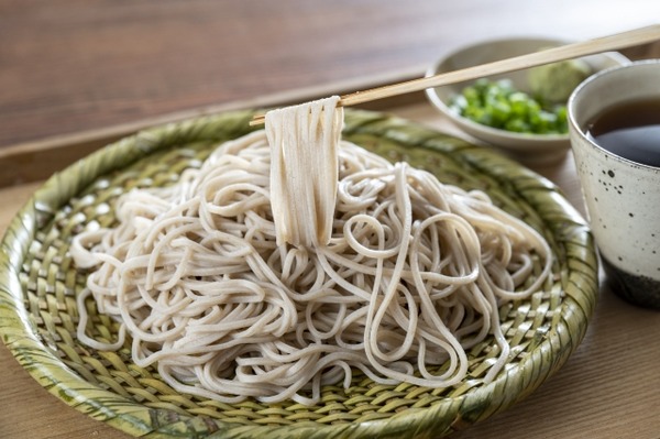 【衝撃】そば屋店員「ざるそばですー」俺「ほぐし水。」店員「はい？」俺「ほぐし水！！！（怒号）」→結果・・