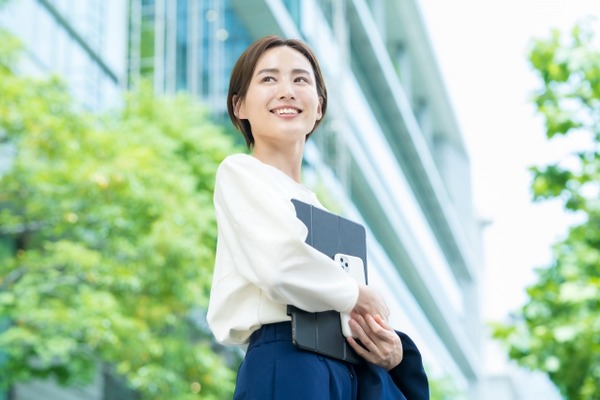 女上司(36)「終電無くなっちゃったね…狭いけどうち泊まってきなよ」ワイ「ヒエッ…！」