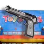 子供に夢を売るおもちゃ店「トイザらス」が銃器販売店に生まれ変わっていた件