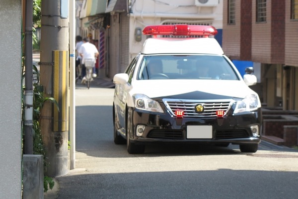 24時警察「あの男パトカーﾁﾗﾁﾗ見てきて怪しいなぁ…」←これはわかるｗｗｗｗｗｗｗｗｗｗｗ