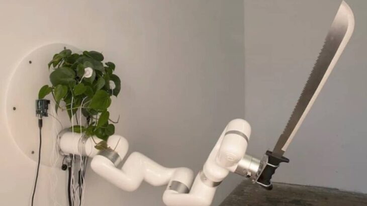 植物にも防衛のチャンスを与えたい。観葉植物に電気信号で動く武器を持たせてみた