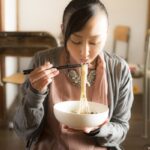 ワイ「女の子がラーメン食べてる絵を描いて」AI「イーヨ」