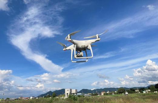 【仙台】地震発生→ドローンが全自動で飛行…サーファーに津波避難を呼びかけ