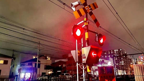 【閲覧注意】今日駅で人身事故をモロに見てしまった結果・・・・