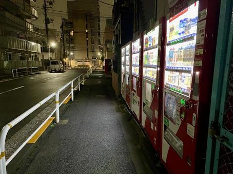 【高騰】自販機コーラ１本180円！飲料値上げの影響…50人に聞き取り調査