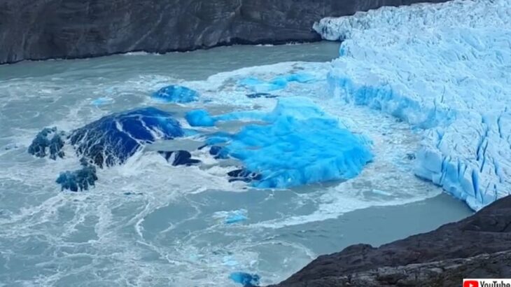 これはすごい！アルゼンチン最大級の青い氷河が大崩落する劇的瞬間