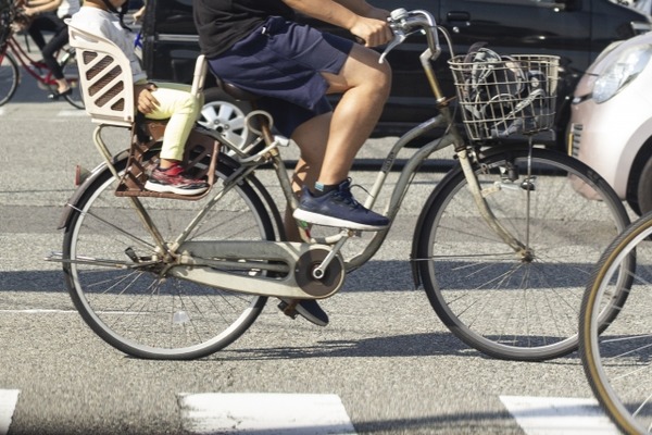 女性「え？！子供を自転車に乗せている時でも”とまれ”で一時停止しなくちゃいけないの？！」→