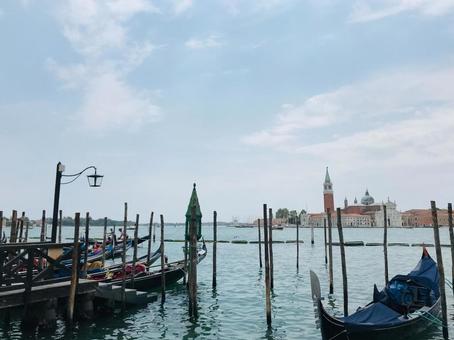 【水位が下がる】イタリアの水の都・ベネチアに異変！運河が干上がってしまう