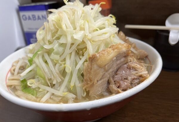 ラーメン二郎で隣の親父がめっちゃ残して退店しようとした結果・・・