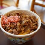 吉野家で牛丼並を食べた後に店員を呼んで「姉ちゃん、おかわり！」って空になった器差し出した結果ｗｗｗｗｗ