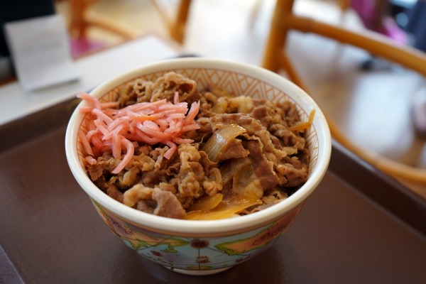 俺「牛丼並を二つ。それを同じ丼に入れて」店員「え…」俺「だから二つを同じ丼に入れてもらえる？」→結果ｗｗｗ