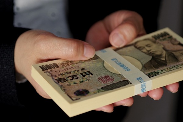 若者「お金いらない何もいらない」ワイ「はい100万円」若者「うひょ～ウーパールーパー買うぜ」←これｗｗｗ