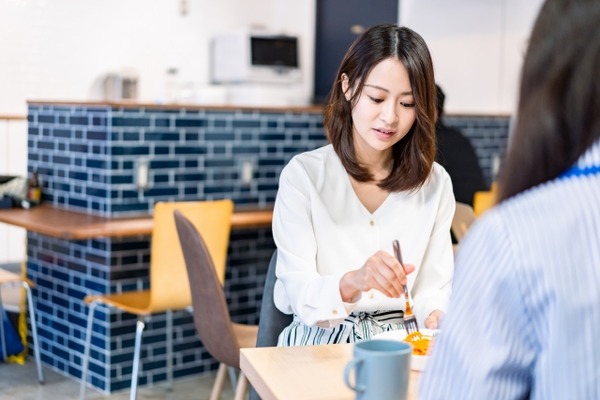 部下女(24)「社食不味くないですか？ｗ」ワイ「俺は結構好きだよ」→