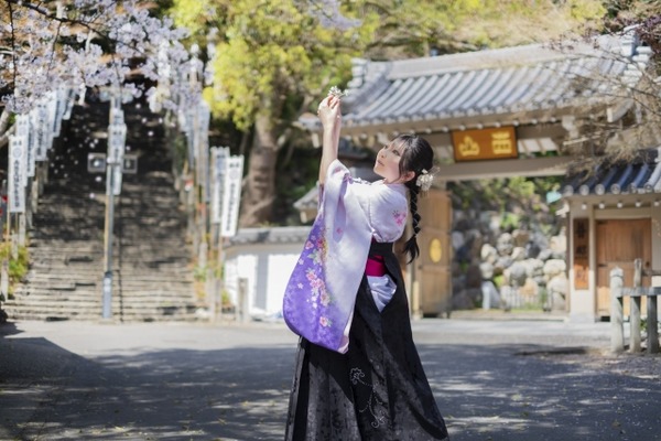 ワイジ、田舎で儀式の生贄に選ばれる