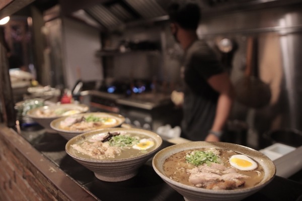 ラーメン屋「ニンニク入れますか？」客「普通で」ラーメン屋「コンビニで袋いりますか？って聞かれて普通でって返すの？」←これ