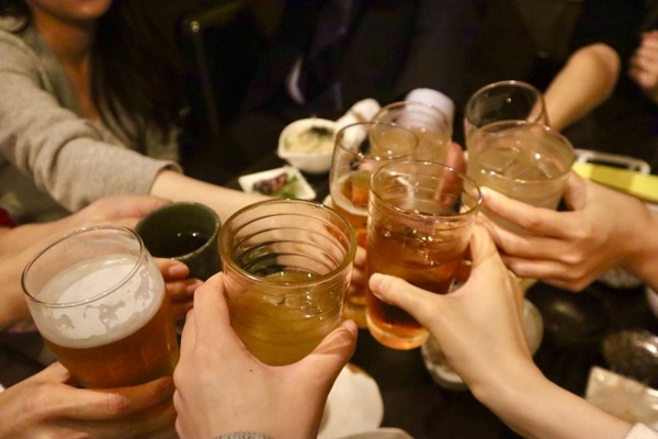 俺「おいゆとり、今日飲み行くぞ！」ゆとり「あ、いいですね！店僕が予約しちゃっていいっすか？」俺「お、おう」→