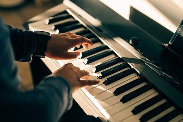 生半可な気持ちで音大のピアノ科入ったんやがマジで辛すぎる…