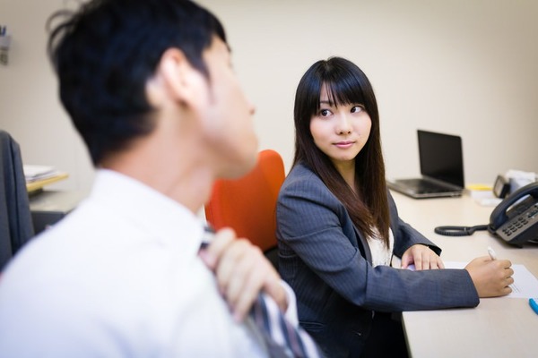 【悲報】ワイがババア先輩から送られてきたライン、見るに耐えない…