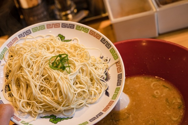 俺「替え玉って暖かいんですか？」店員「茹でたてですので暖かいです」俺「じゃあ1つお願いします」→結果ｗ