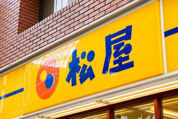 ワイ「飯どこ行く？」彼女「どこでもいいよ！」ワイ「ｶﾗﾝｶﾗﾝ…(松屋に入店する音)」