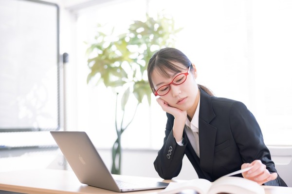 職場の総務人事の女がヤバい…