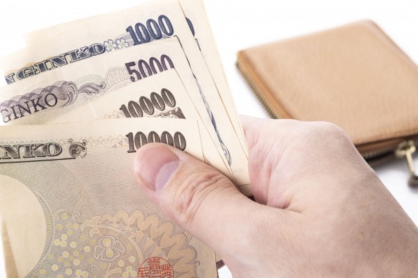 ワイ(年収1030万円)「小遣い月10万円は流石に厳しいって！」 嫁(年収0円)「私なんか月3万円だよ！？」