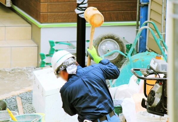 土木作業員ワイ「ひぃ…ひぃ…今日も疲れた」マッマ「アンタいい加減泥遊びなんかしてないでまともに働きなさい」→結果