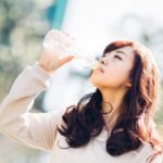 【悲報】女さん「20分で水2L」一気飲み→脳が腫れ上がって死亡…その理由がこちら