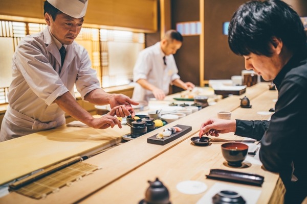 社長｢好きな物頼みなさい｣  部長｢真鯛で｣  課長 ｢ヒラメで｣  ワイ｢(頼むぞ…部下！)｣→