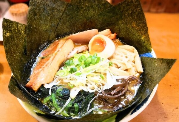 【画像】週一で家系ラーメンに通うやつの手の太さ、明らかにおかしいｗｗｗｗｗｗｗ