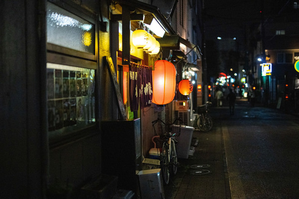 個人経営の店で10万円分くらい飲み食いして、会計済ませてから1人が「すいませんもう一杯だけ飲ませてください」って言った結果・・・