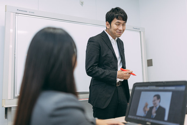 ワイ「そうか、最近は女性社員に話し掛けただけでセ〇ハラ言われるんか…近付かんどこ」→結果。。。