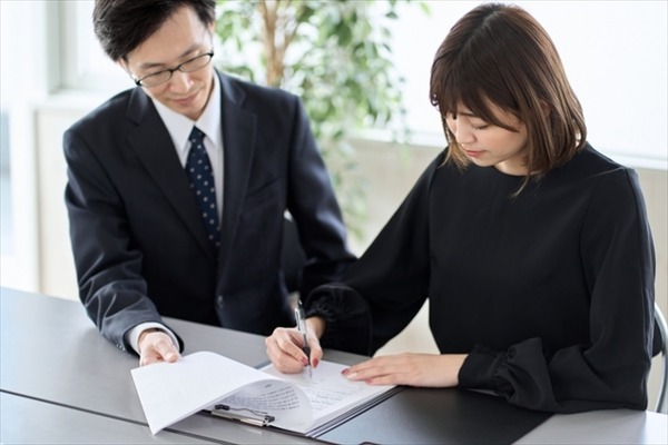 不動産屋で一緒にいた”綺麗な女の人”が同じアパート契約した結果・・・