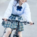 【GIF】美人ギャルさん「え、まって！こんな恥ずかしいカッコ撮られたらお嫁にいけなくなっちゃう！」…ﾊﾟｼｬ！